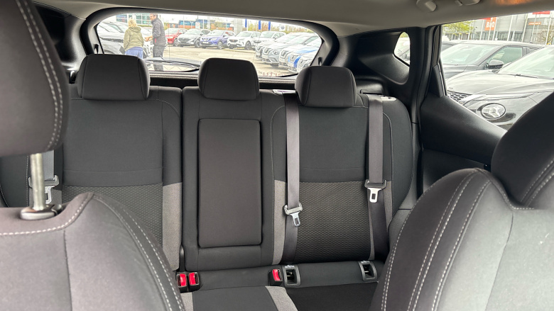 Nissan Qashqai 1.3 DiG-T N-Connecta 5dr Petrol Hatchback